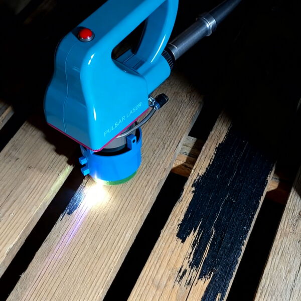 Schritt 4: Ausführung der Laserrestaurierung, Tischlerarbeiten und Oberflächenbehandlung vor Ort