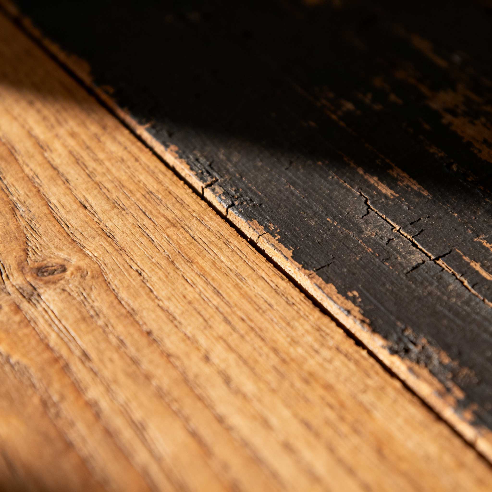 Schonende Holzrestaurierung ohne Chemie – staubarme Bearbeitung durch Lasertechnik